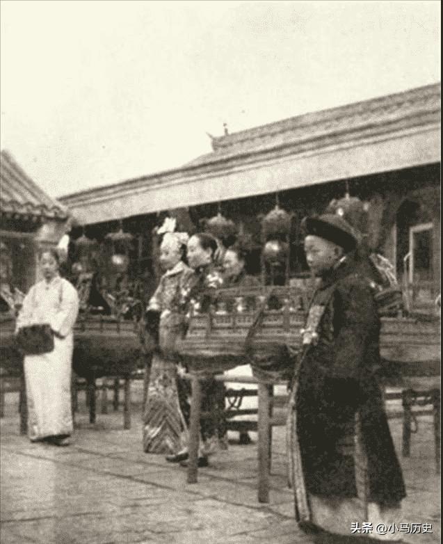 日军兽行：当着男人的面玷污了女儿，临走还残忍割下妻子乳房