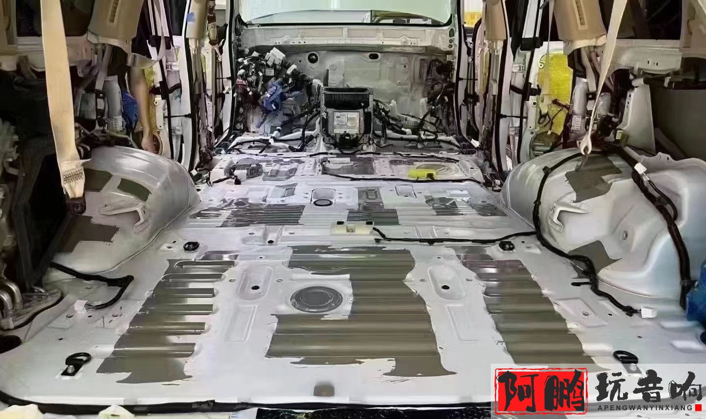 深圳兰德酷路泽音响改装升级,乌鲁木齐兰德酷路泽音响改装