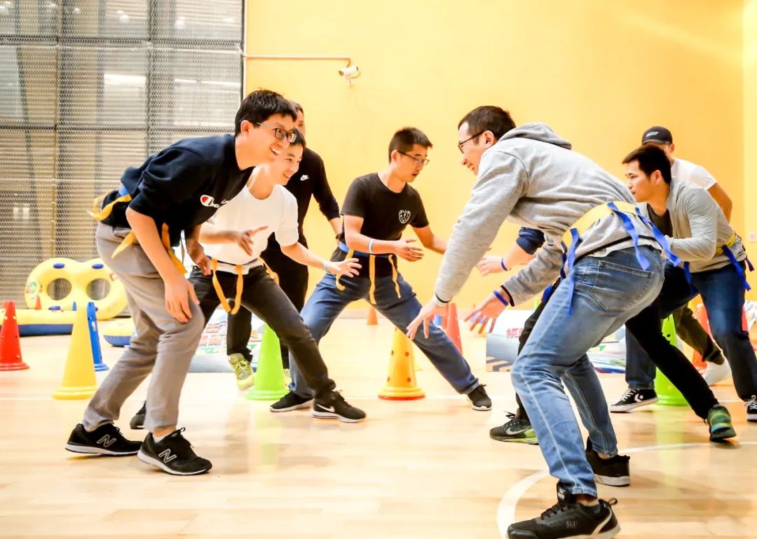 团建趣味飞机游戏怎么玩,趣游研学营