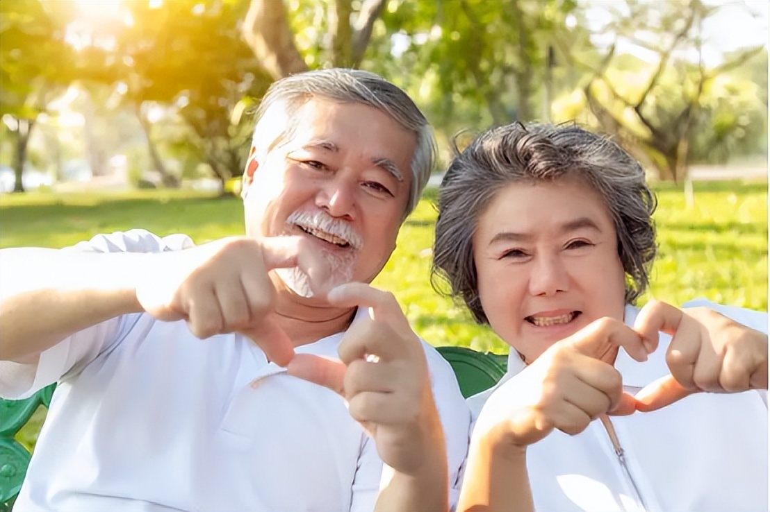 40多岁身上有老人味是什么原因,中年男人身上为什么有一股老人味