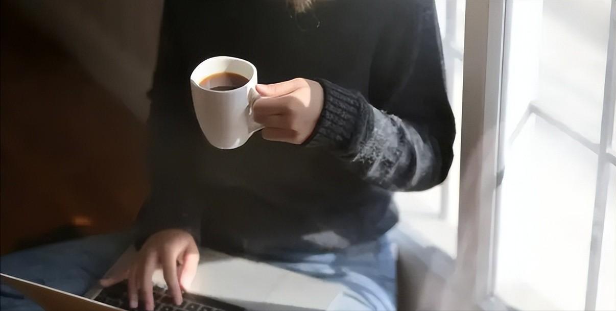 44岁大妈和46岁小伙网恋,46岁大妈和3个90后男子网恋