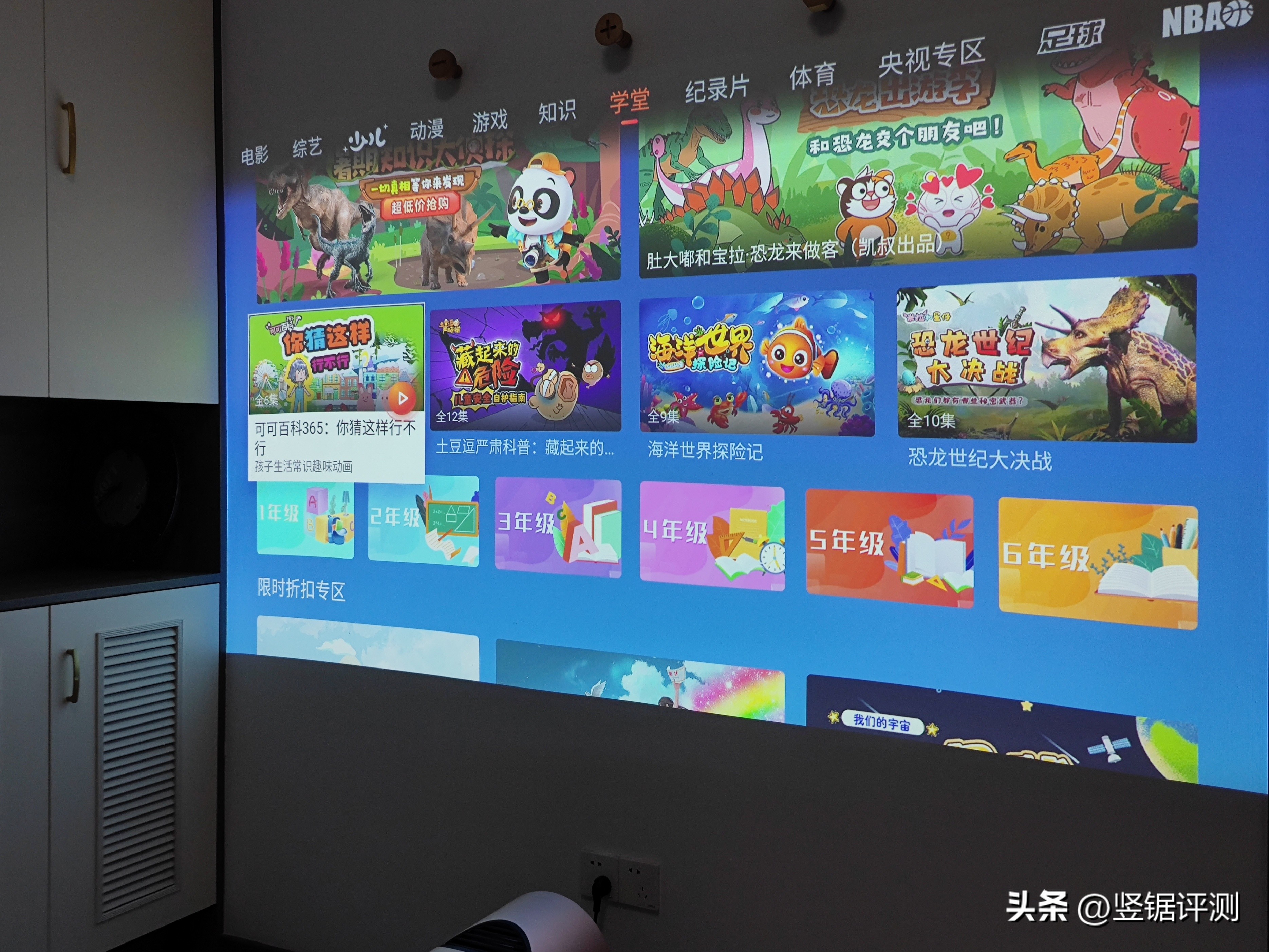 能将空墙变成“百英寸电视”？慧示全能投PLUSH3超短焦投影仪评测