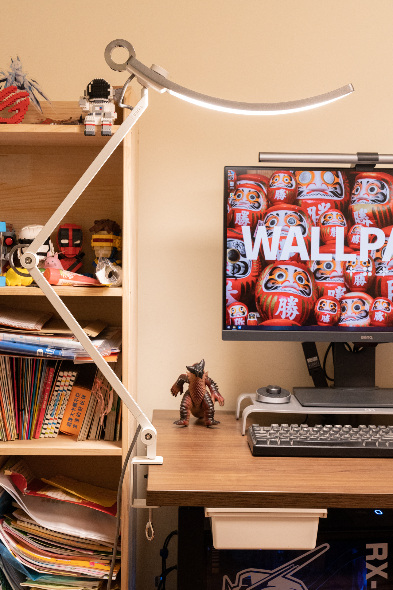 自己办公桌面布置,最简单的办公室桌面布置图