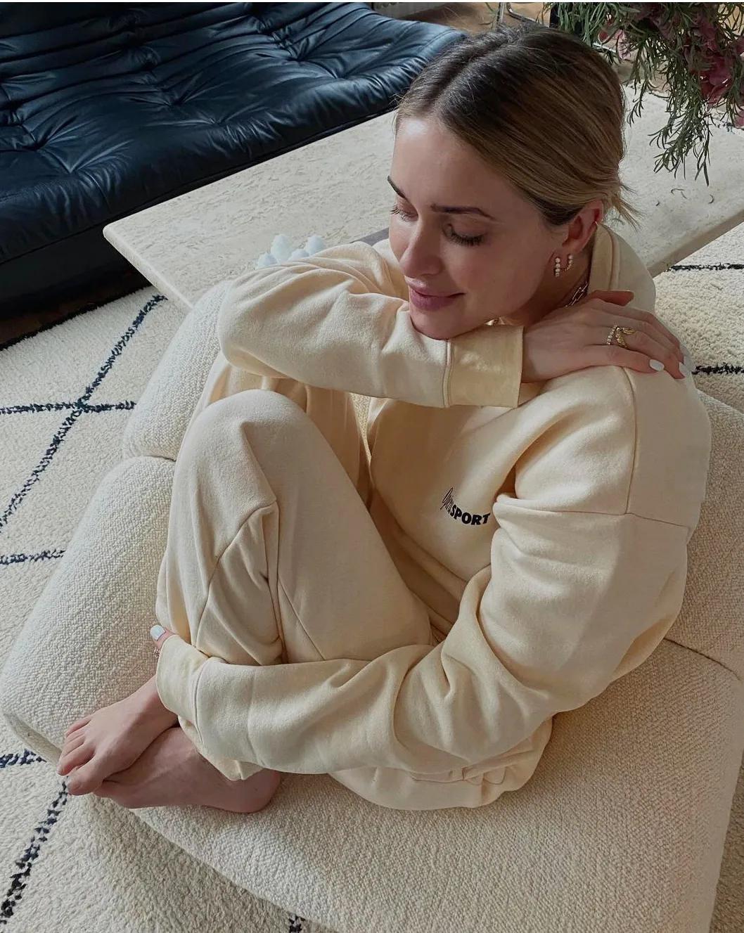 粉红卫衣穿搭女春秋套装,粉色连帽卫衣套装内搭