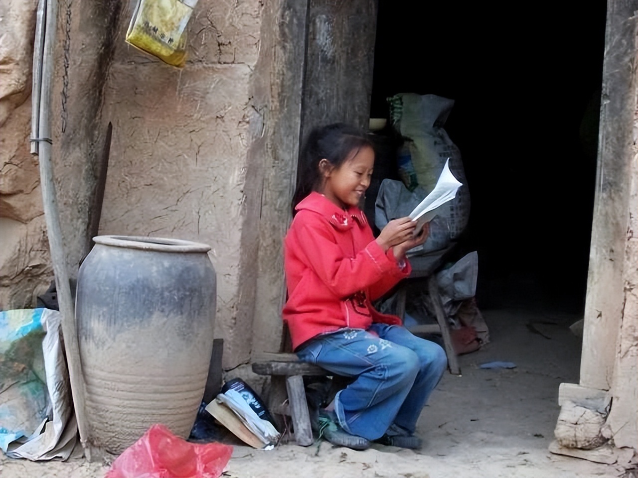 1996年，16岁少女为养家三度*血卖**，意外死后三个哥哥为她披麻戴孝