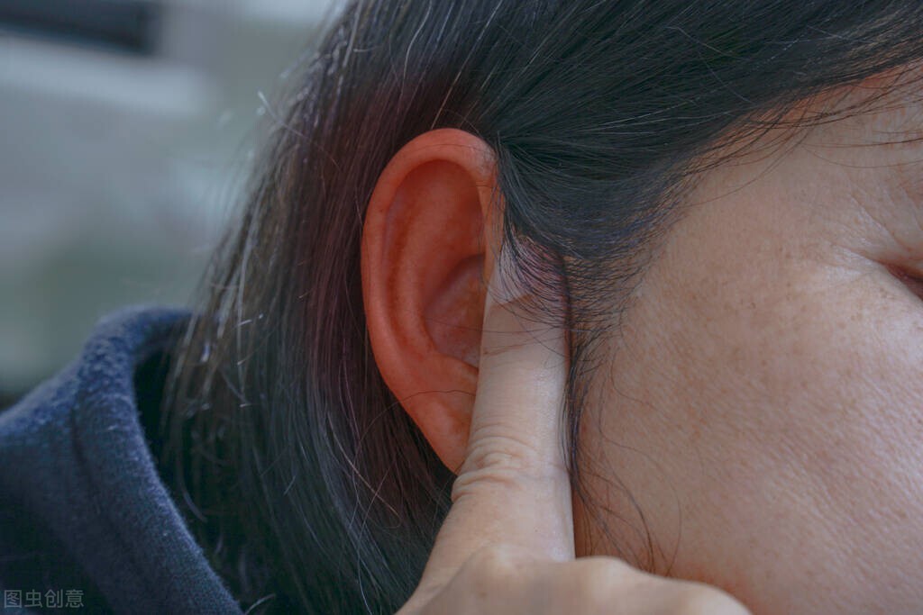 持续耳鸣耳朵嗡嗡响怎么回事,耳鸣耳朵嗡嗡响是怎么回事怎么治