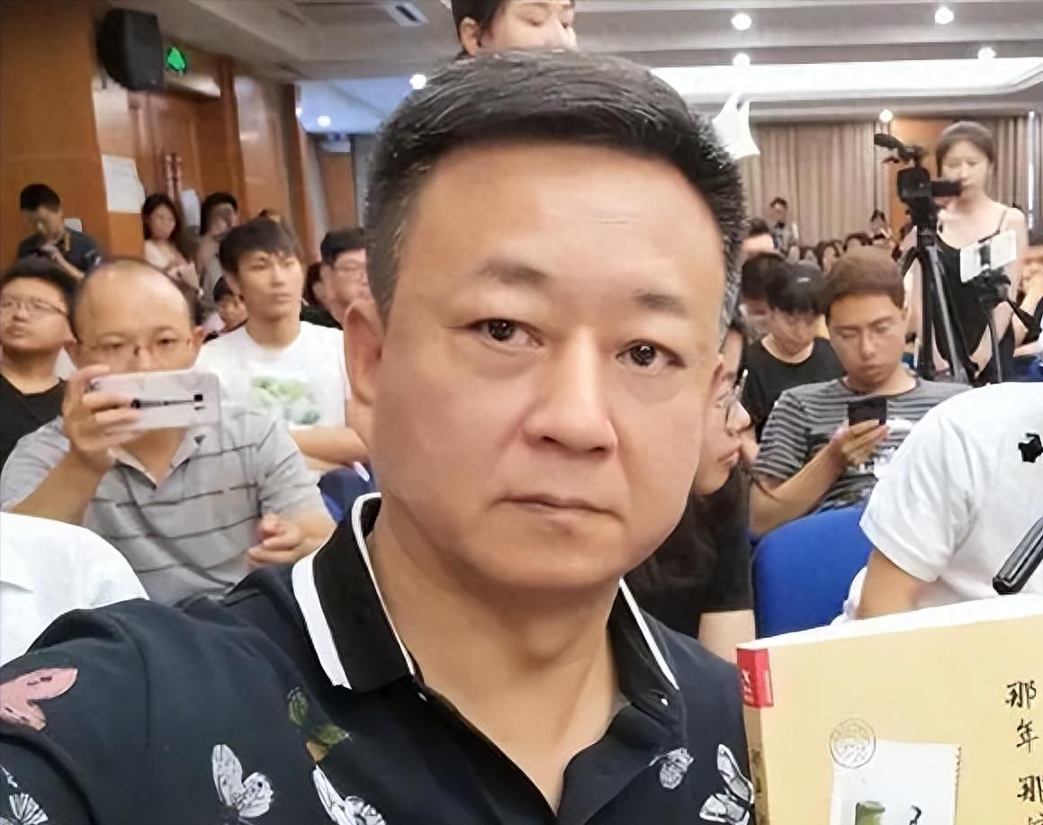 原央视主持人朱军现状,朱军颜值巅峰混剪