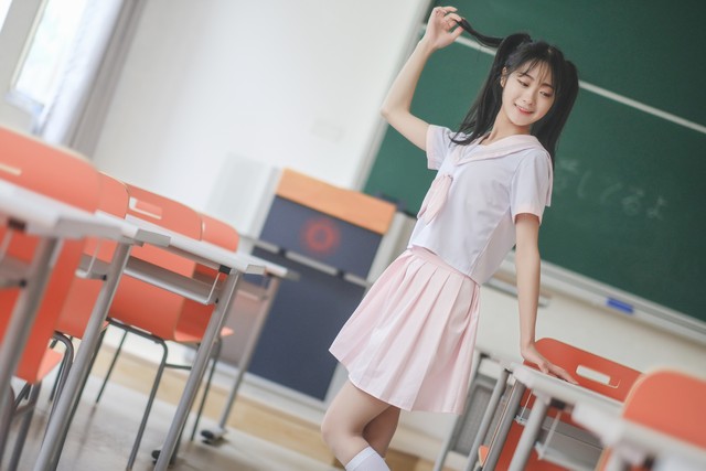 女人这么做，是让你快点泡她，别傻愣愣的！