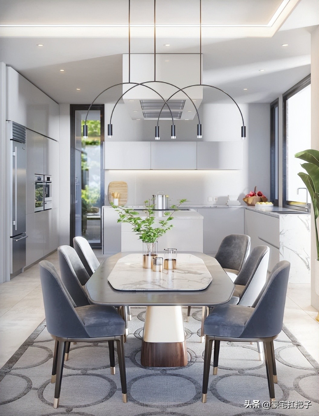 C罗9套豪宅曝光，女友花半小时才走到客厅，车库有超20辆顶级跑车