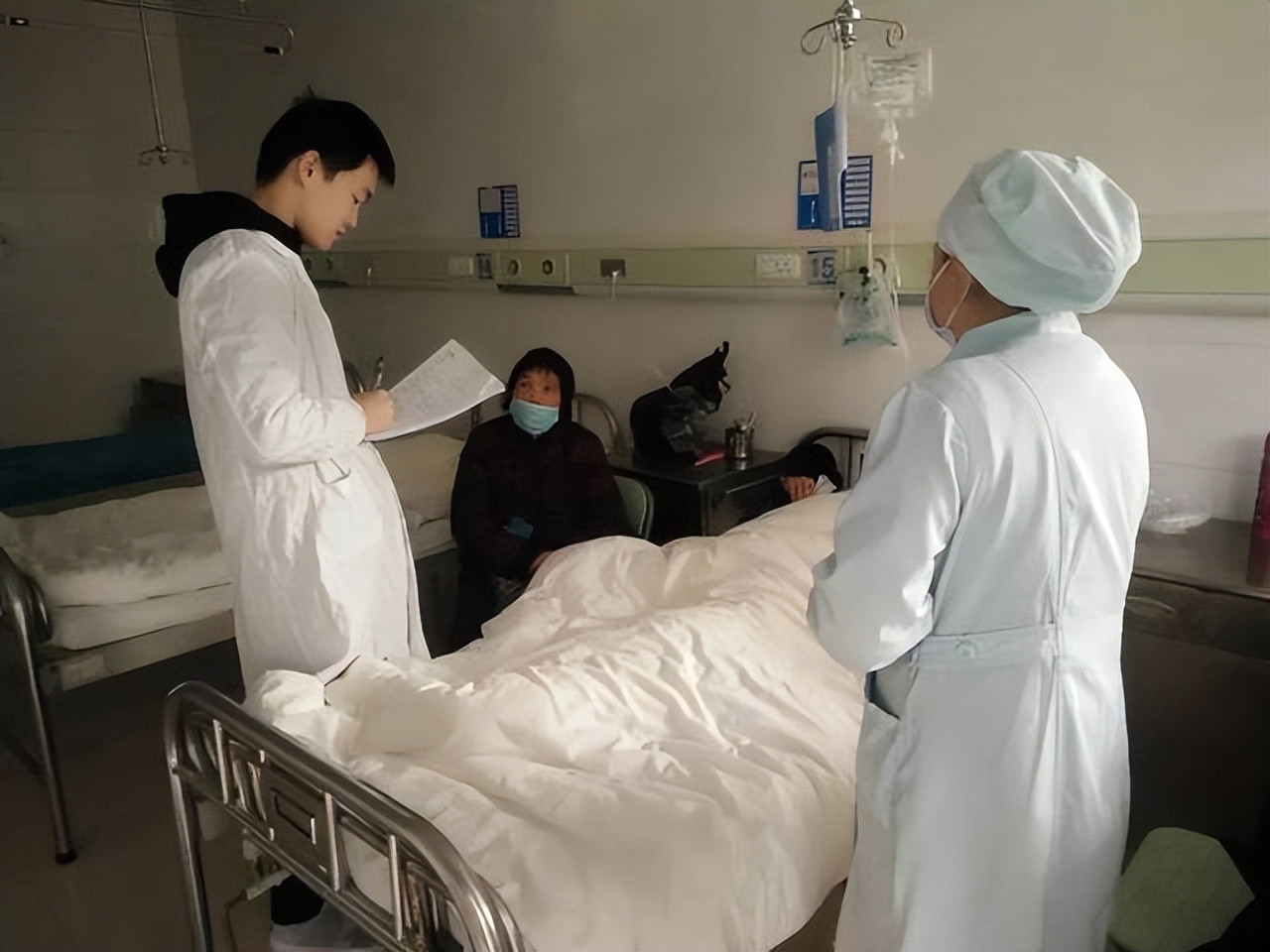 “出*身卖**体”7天赚10万！00后大学生赚快钱上瘾，要钱但不想工作