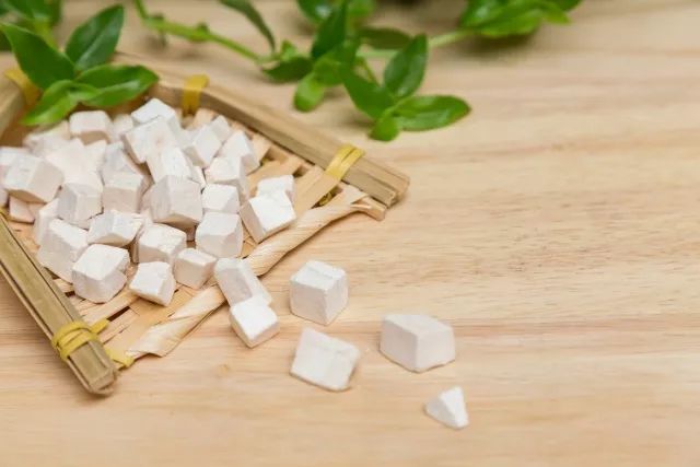 适合湿气重的人吃的小零食,夏天湿气重的女性怎么吃