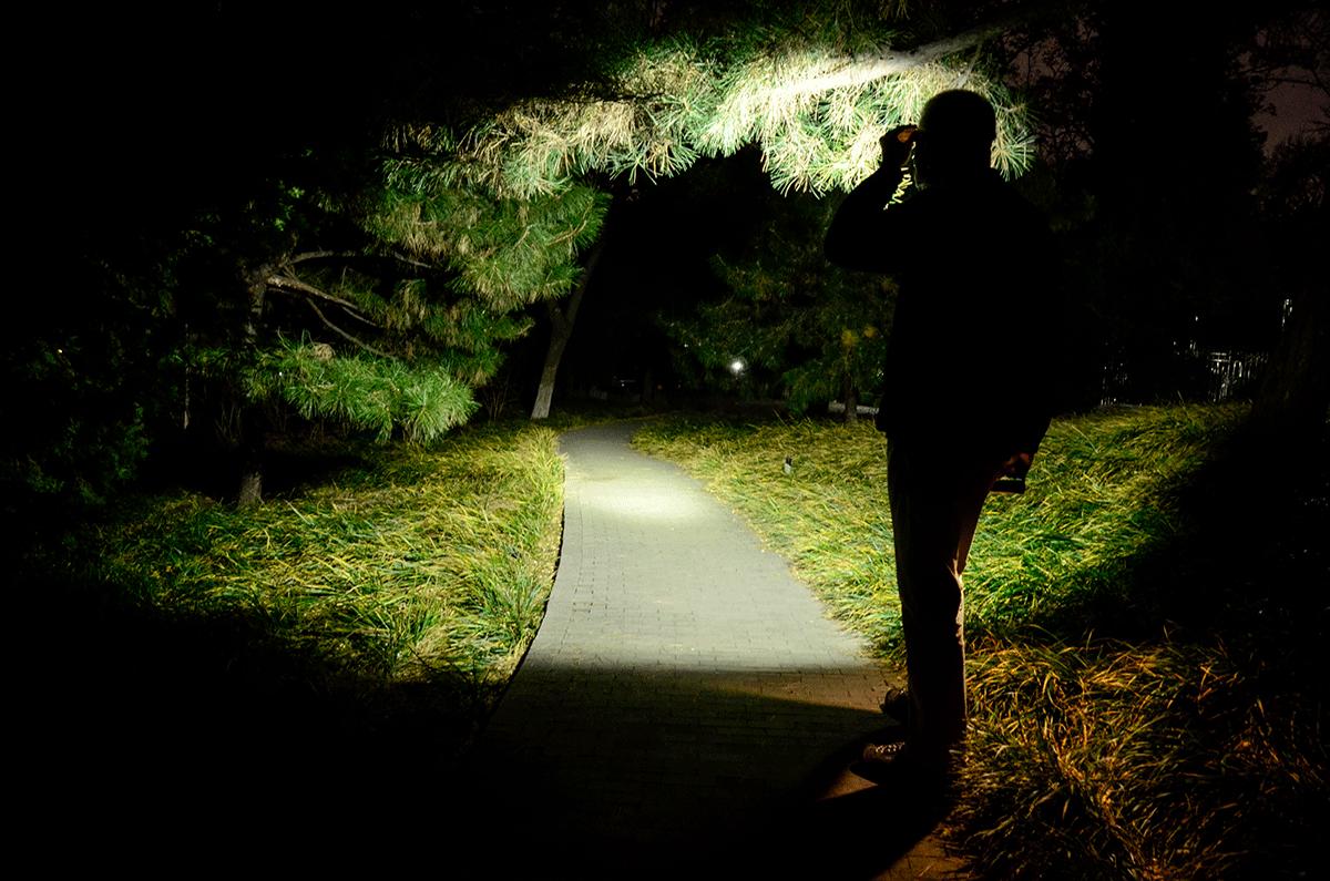 黄白光自由切换两用头灯,泛光和远射一体头灯