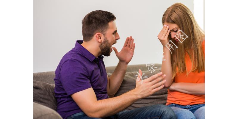 “姐，妈住院了，给5万”“你啥时候换妈了？我陪我妈逛街呢”