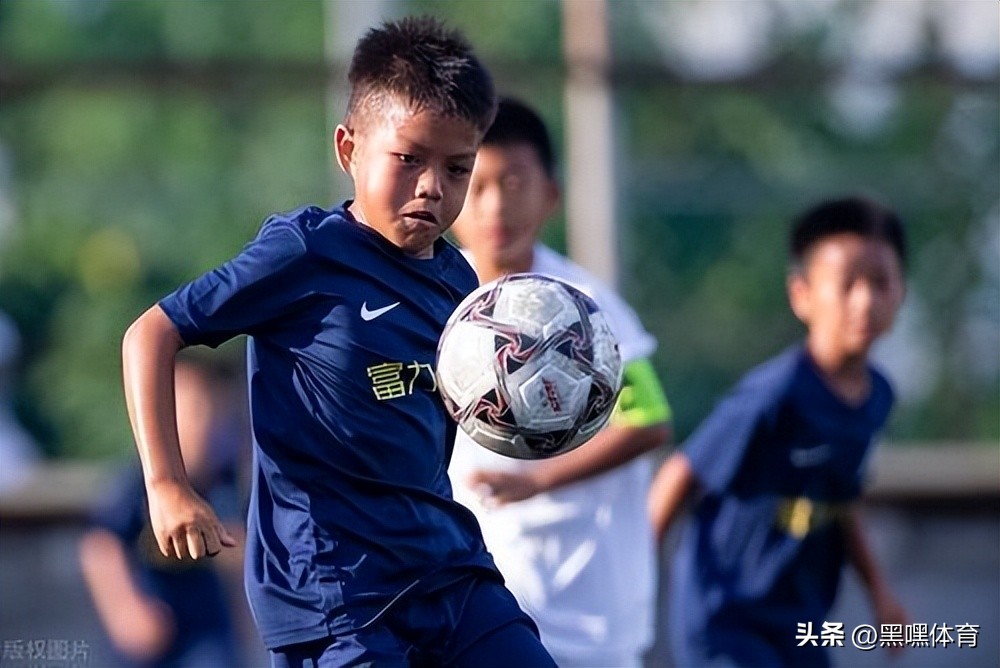 足球给青少年带来的优势,足球运动对青少年发展的好处