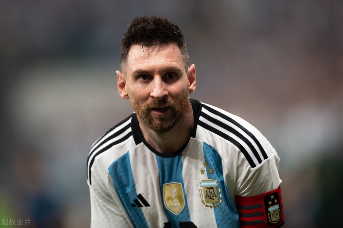 这次在梅西的球赛上出现的疯狂少年