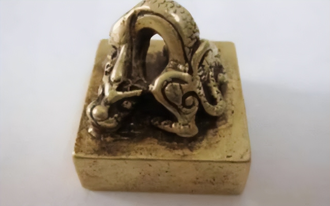 沈阳一废品站濒临破产，老板花3毛收块“铁疙瘩”，卖出260万天价