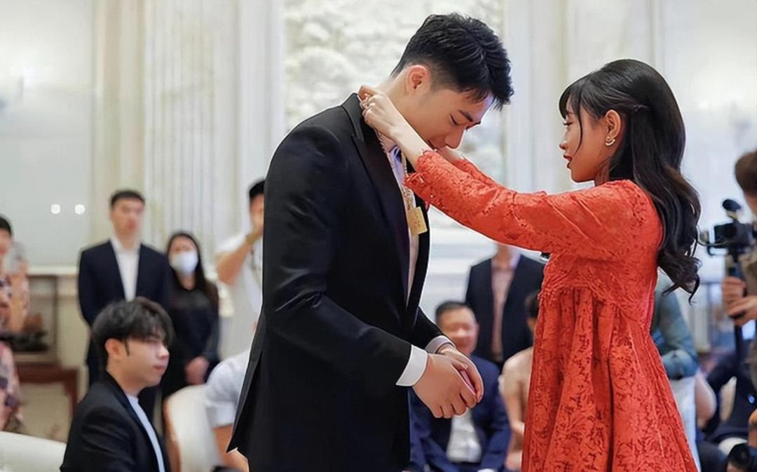 特步千金与七匹狼公子订婚,特步二公子与七匹狼公主联姻