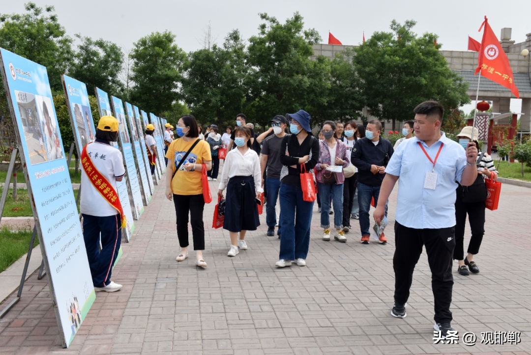 以爱之名育心成长主题活动,成人礼仪式学校举办