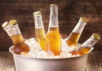 啤酒冻成冰了解冻后还能喝吗,冷藏的啤酒喝了好吗
