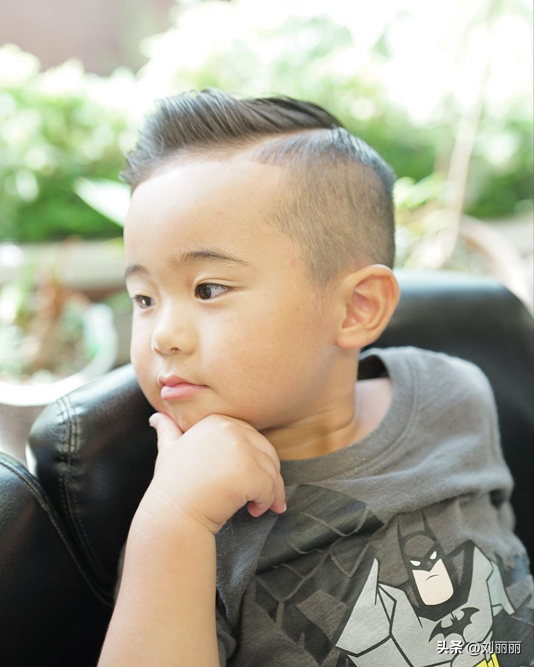 小男孩发型图片帅气潮流休闲,家庭理发帅气小男孩发型