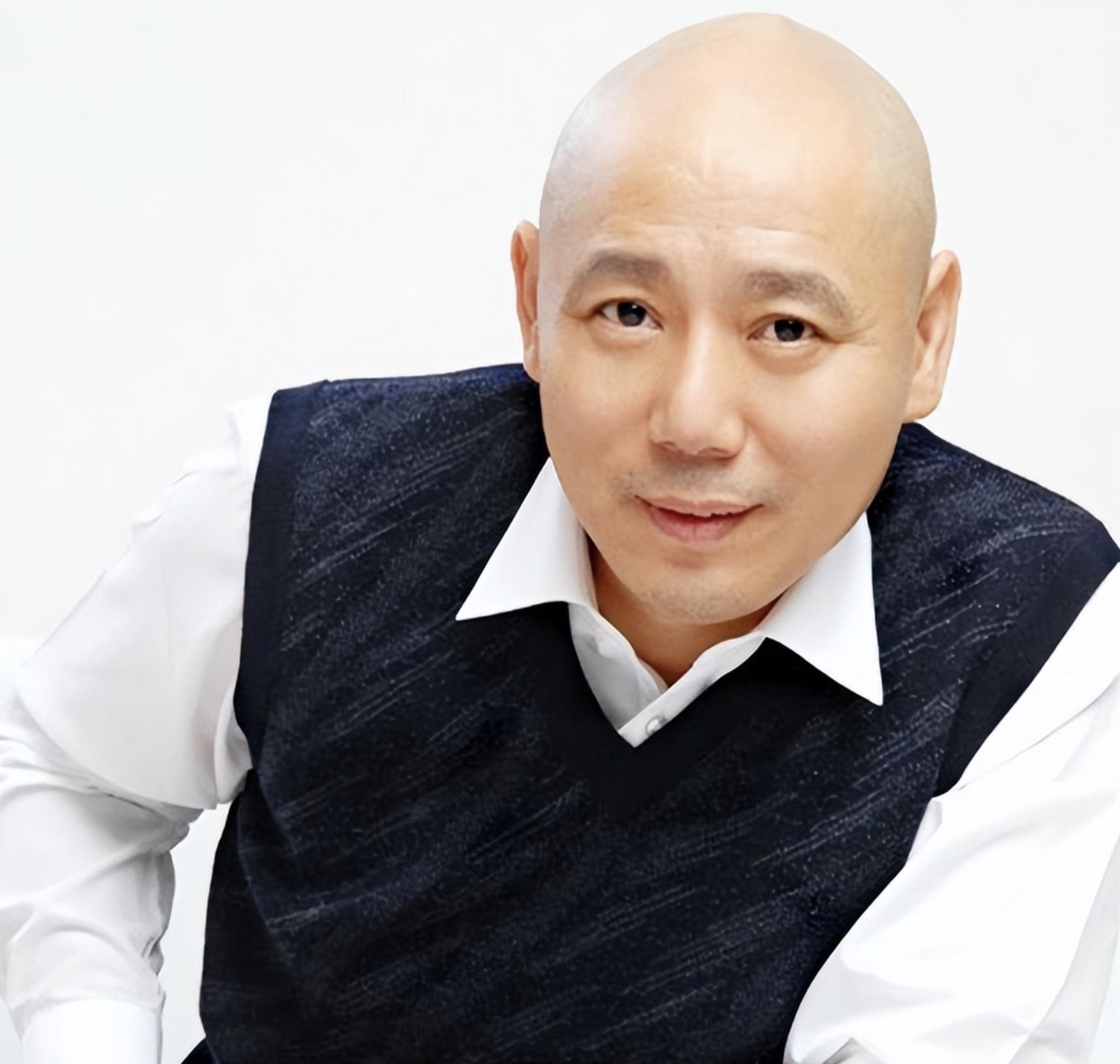 自己住豪宅娶娇妻，却对儿子30年不闻不问，晚年欲买豪车劝子回家