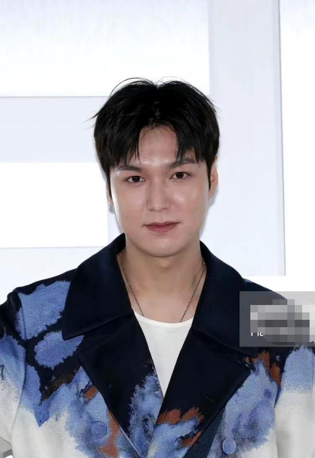 李敏镐侧颜杀完整视频,李敏镐侧颜瘦正脸胖