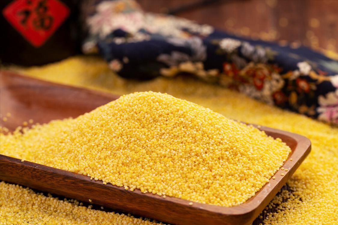 小米杂粮红的好还是白的好,黄米和小米性质一样吗