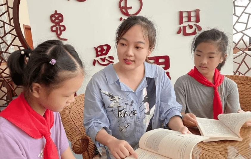 英语老师第一次当班主任,英语老师初中当班主任好吗