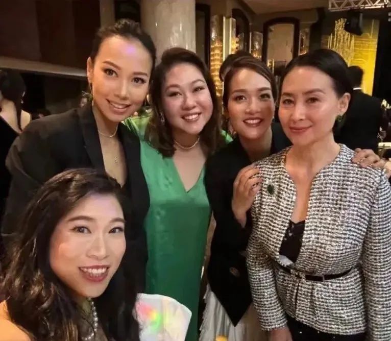 郭晶晶巩俐与明星合影,郭晶晶张曼玉合影