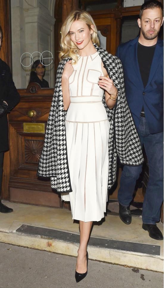 娱乐圈女星人手一件的“千鸟格大衣”，干练高质感，休闲又百搭