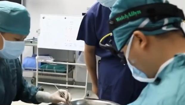 27岁新婚儿子割肝救父后续,河南18岁小伙割肝救父放弃从军