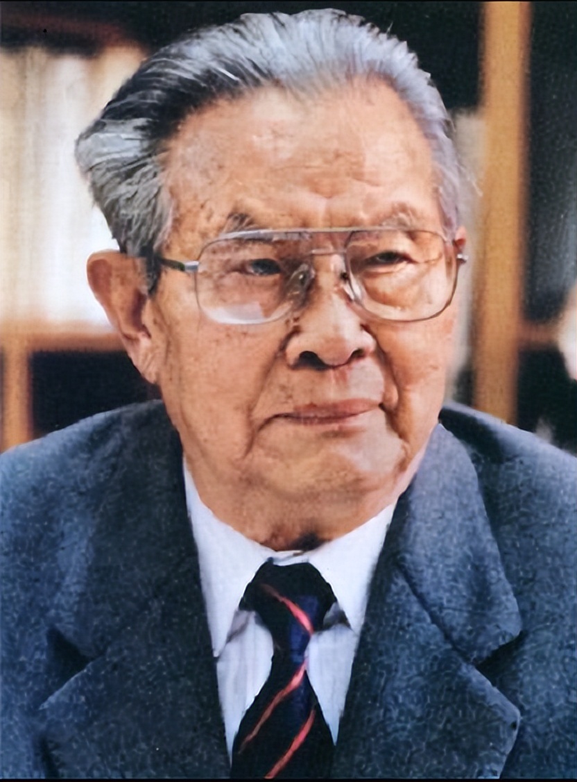 1977年美国务卿访华，谈及台湾问题时邓公放话：只给你们两个选择