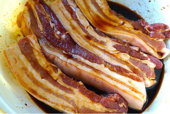 腌腊肉一斤腊肉放多少盐,腌腊肉方法十斤肉放多少盐