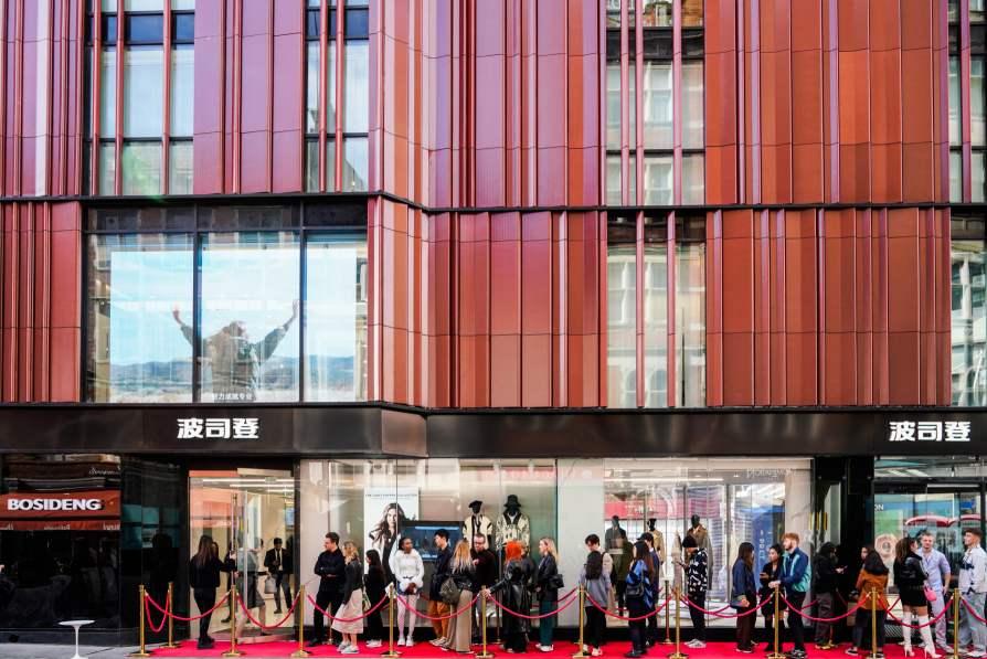 波司登伦敦旗舰店闭店,波司登羽绒服新品发布会