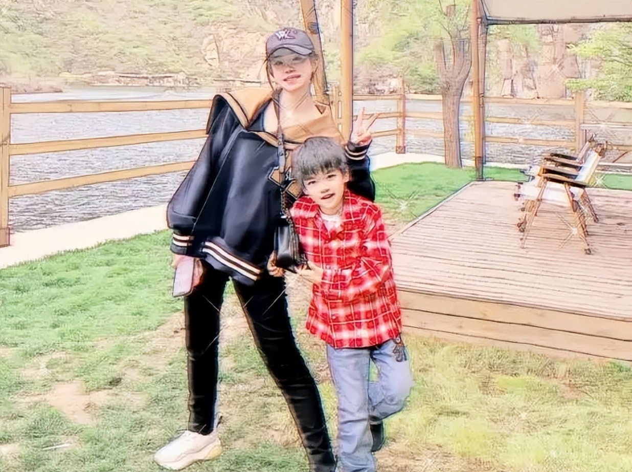 陈妍希看梅西比赛,陈妍希带娃看梅西比赛