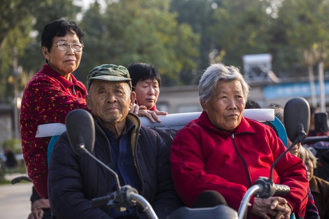 关心农村农民养老补助问题,这次人大对农民养老有啥新政策