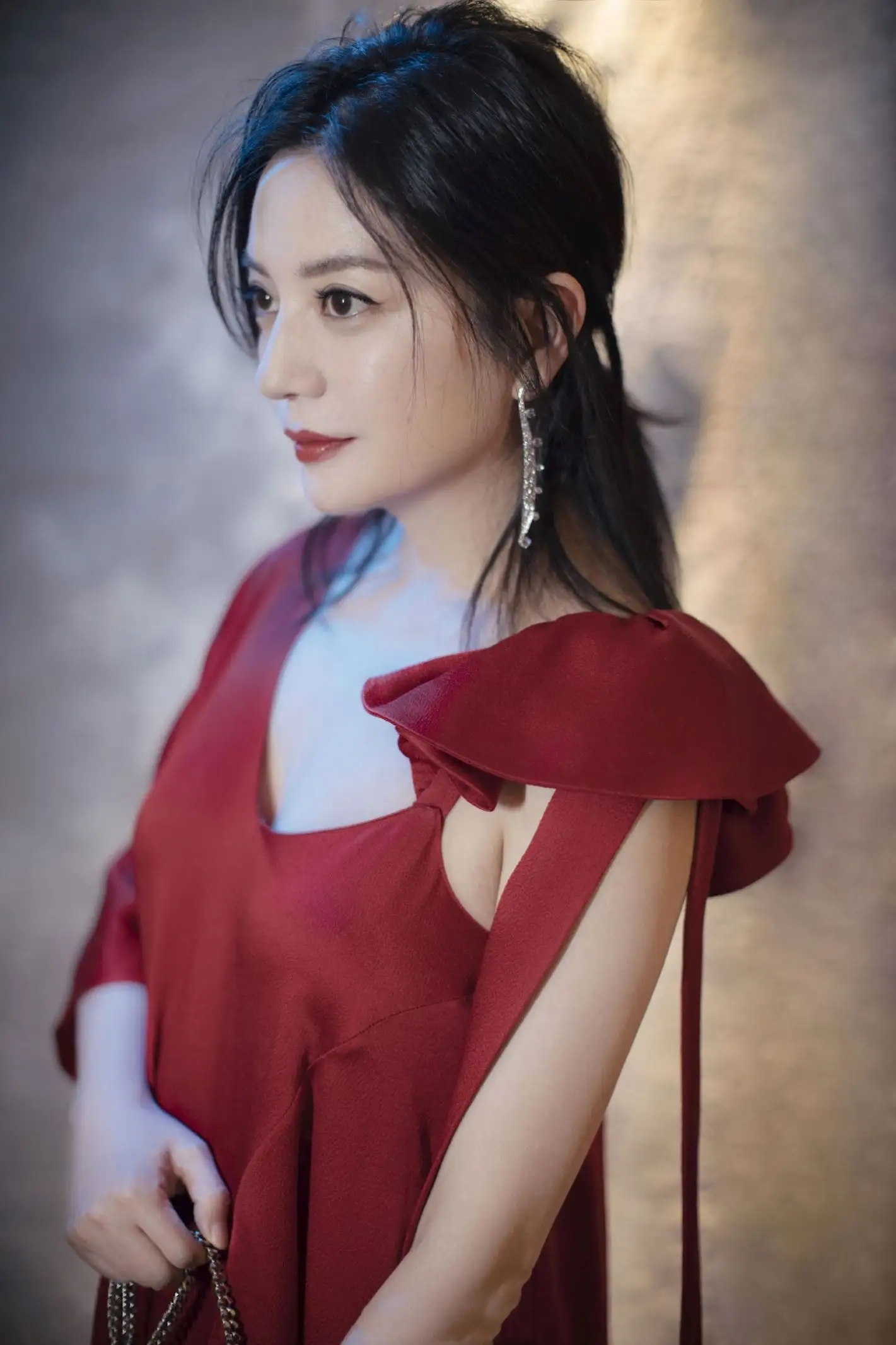 赵薇:顶风作案野心炸裂,罪行不仅仅亲日辱华,如今下场大快人心