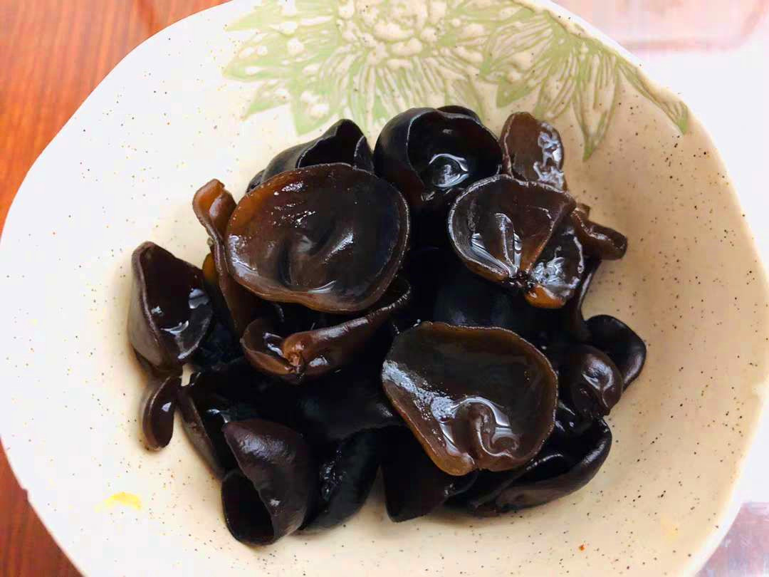 炒木耳为什么会粘锅,炒木耳为啥会爆