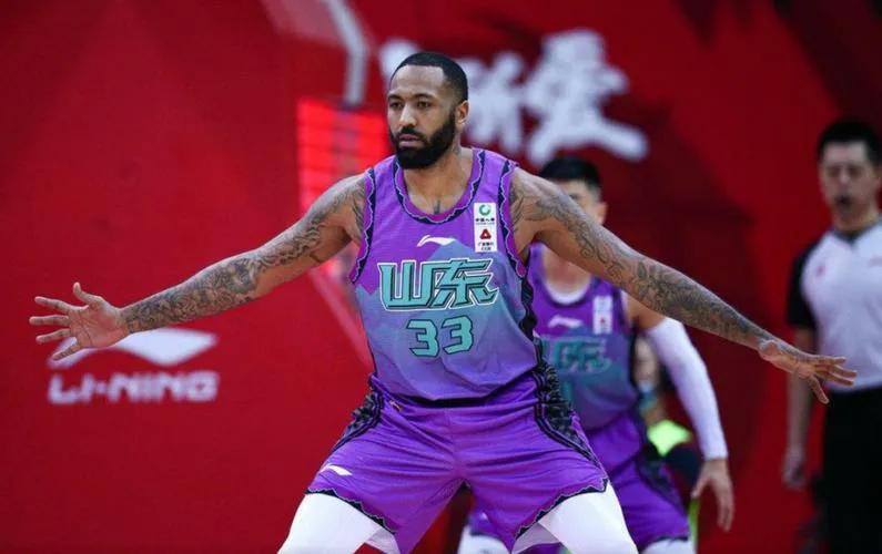 大外援吉伦沃特状态继续低迷,吉伦沃特砍32分6板