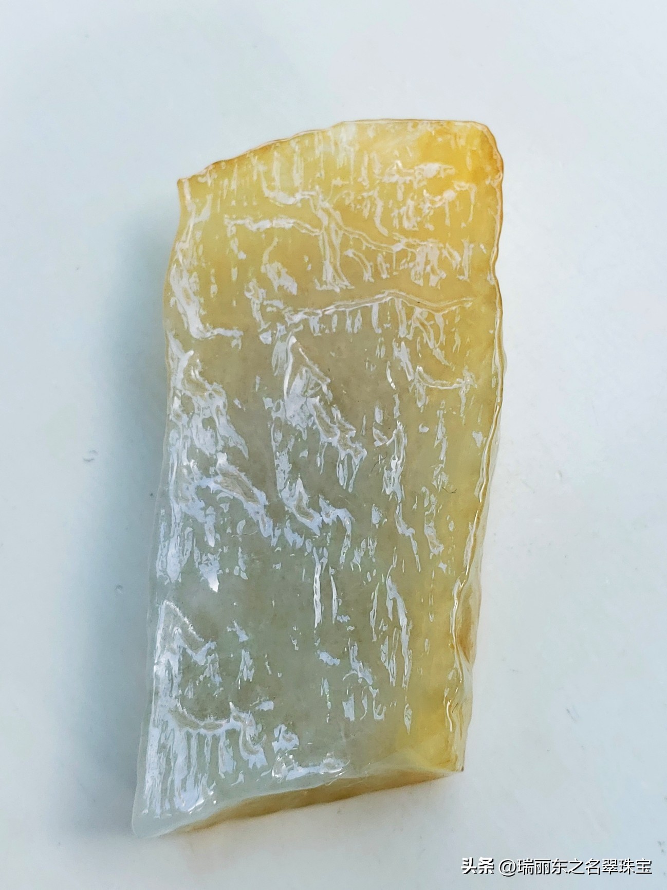 翡翠的新坑和老坑,水果绿底色的翡翠是新坑还是老坑