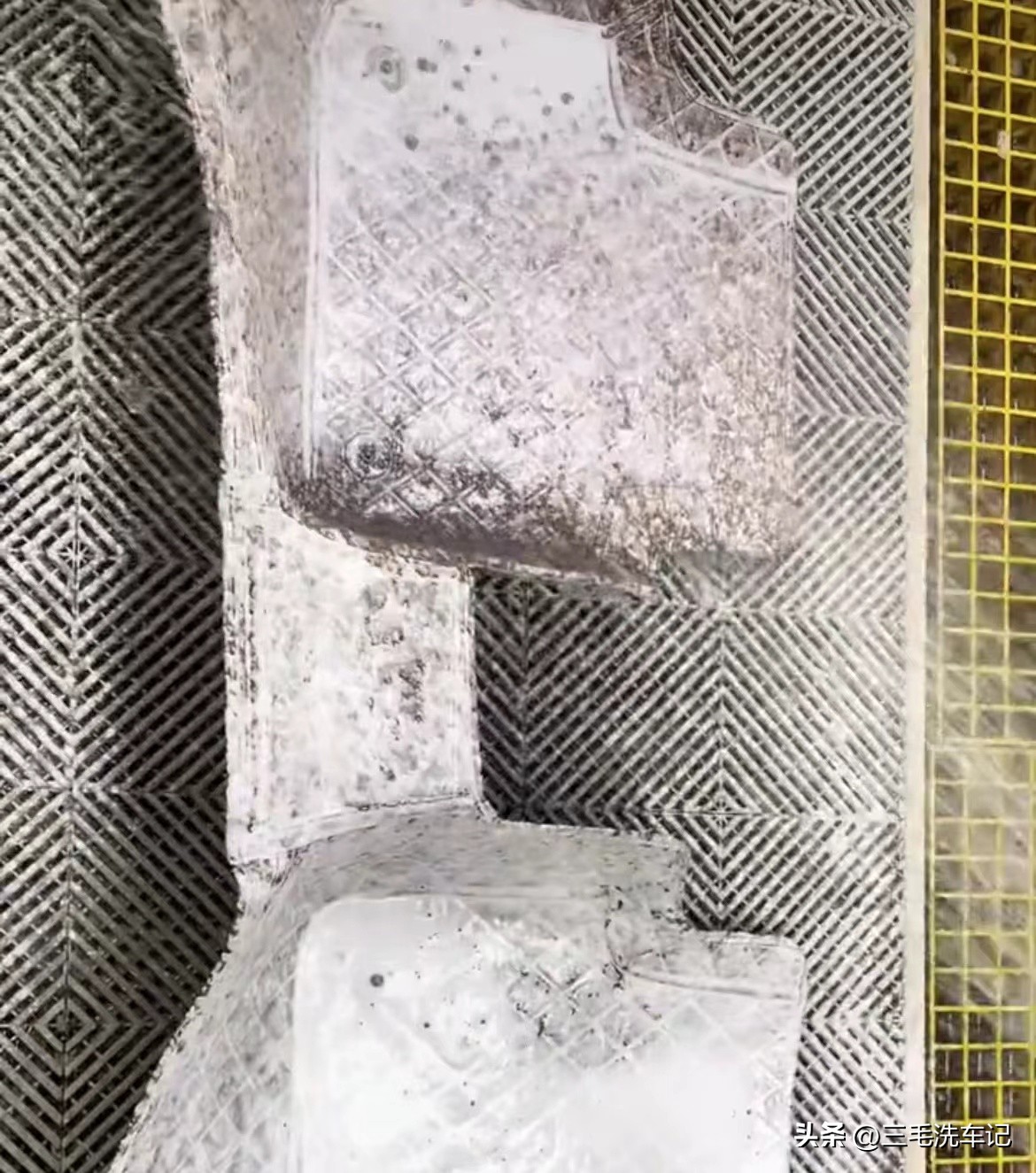 汽车内饰清洗最好的方法,汽车内饰清洗方法及流程分享