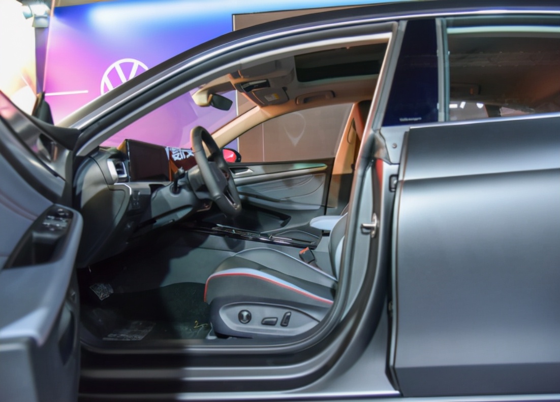 21款凌渡和21款思域哪个值得入手,凌渡1.8t和思域1.5哪个好