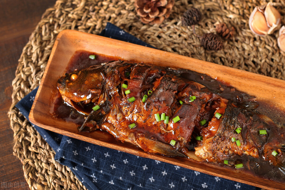 炒糖色一般一个菜放多少冰糖合适,用白糖炒糖色还是冰糖熬糖色