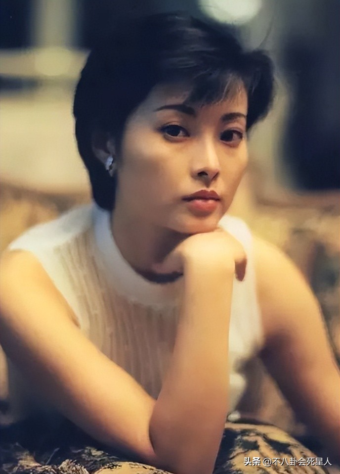 5岁袁立素颜近照曝光露双下巴脸,45岁袁立素颜照曝光