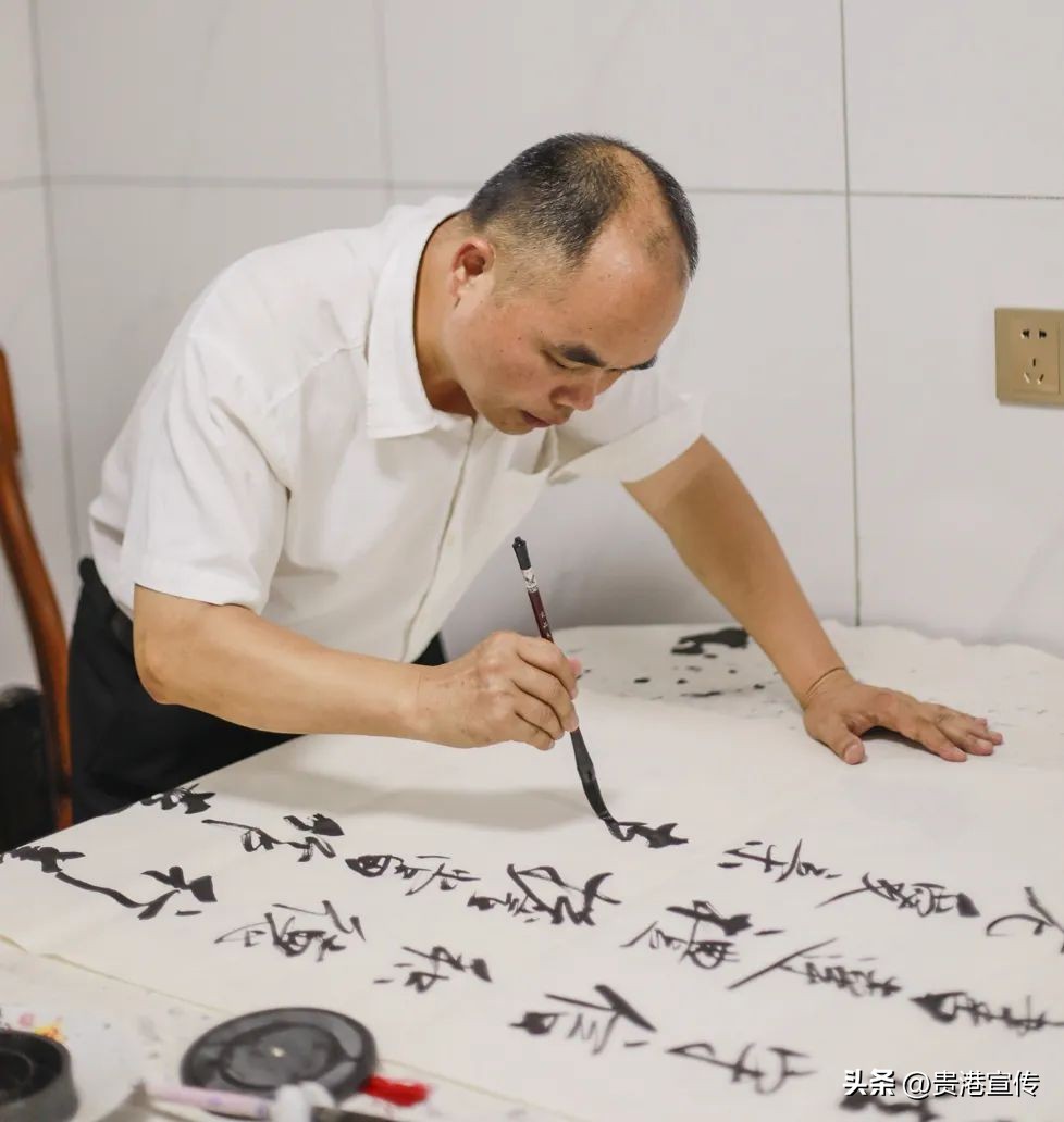 3000多首诗词，贵港这位父亲与孩子“曲线”沟通！孩子逆袭成才