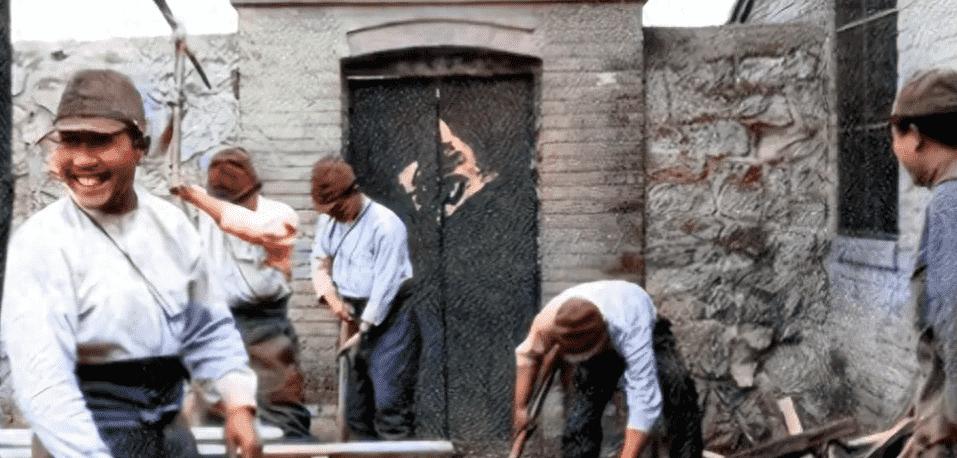 变态的纳粹德国，*光脱**犹太人女人衣服，集体*杀屠**!2