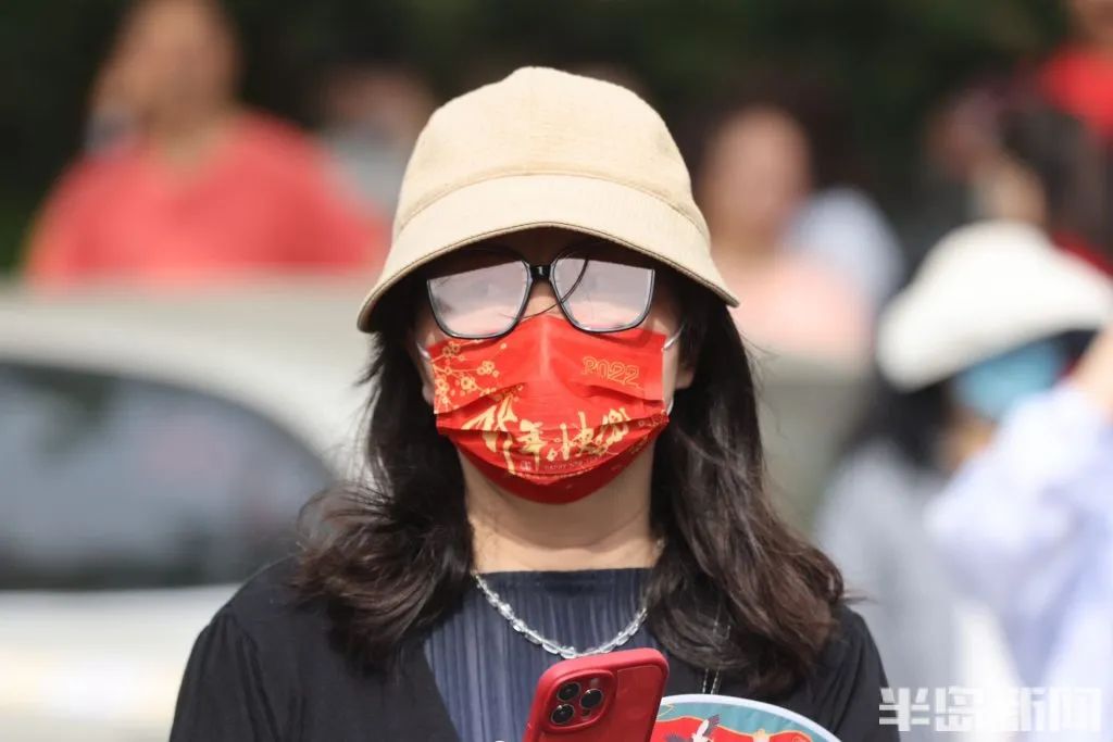 刚刚，青岛5万多勇士霸气走进战场！少年，此去何求？夺盛名、拔头筹、争魁首、独占鳌头！