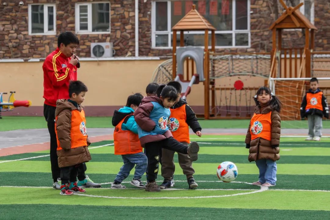 天津大风车童博幼儿园,天津幼儿园足球
