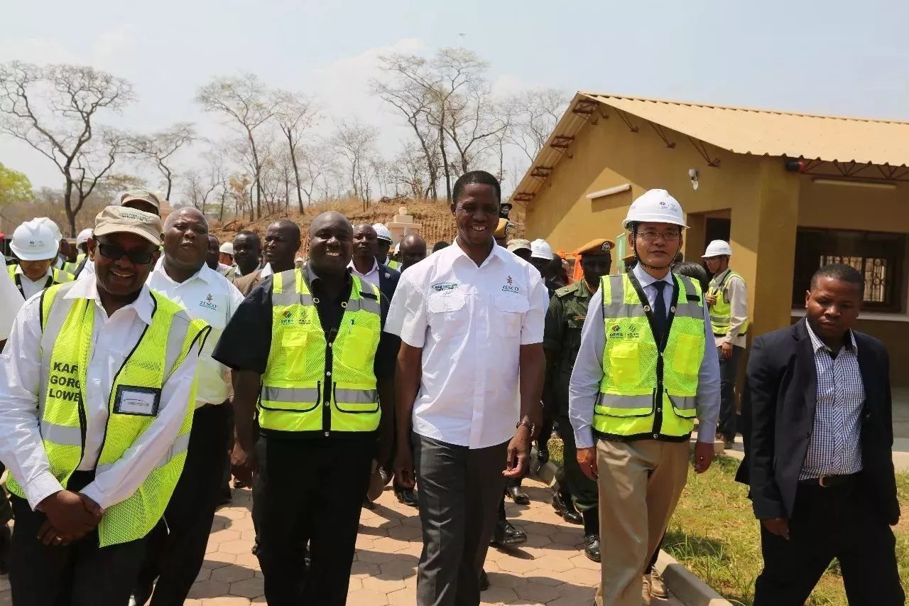 我，在非洲开餐馆，年入百万，娶3个老婆，如今却很焦虑