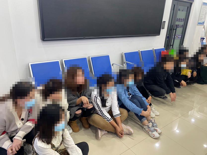 真损！用补肾药冒充降压药！冰城公安摧毁一诈骗老年人钱财犯罪团伙